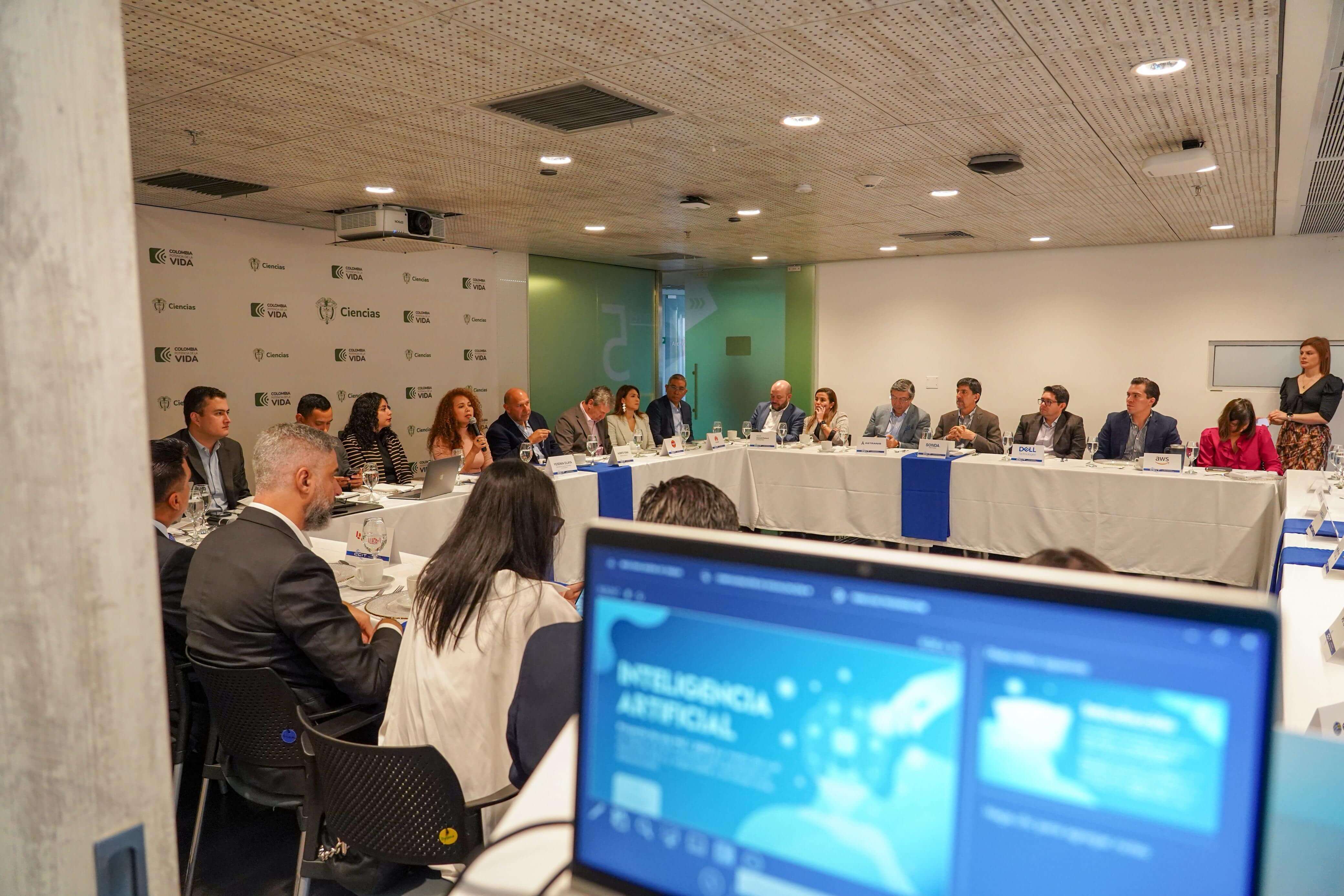Gobierno Nacional fortalece alianza con sector productivo bajo el ...