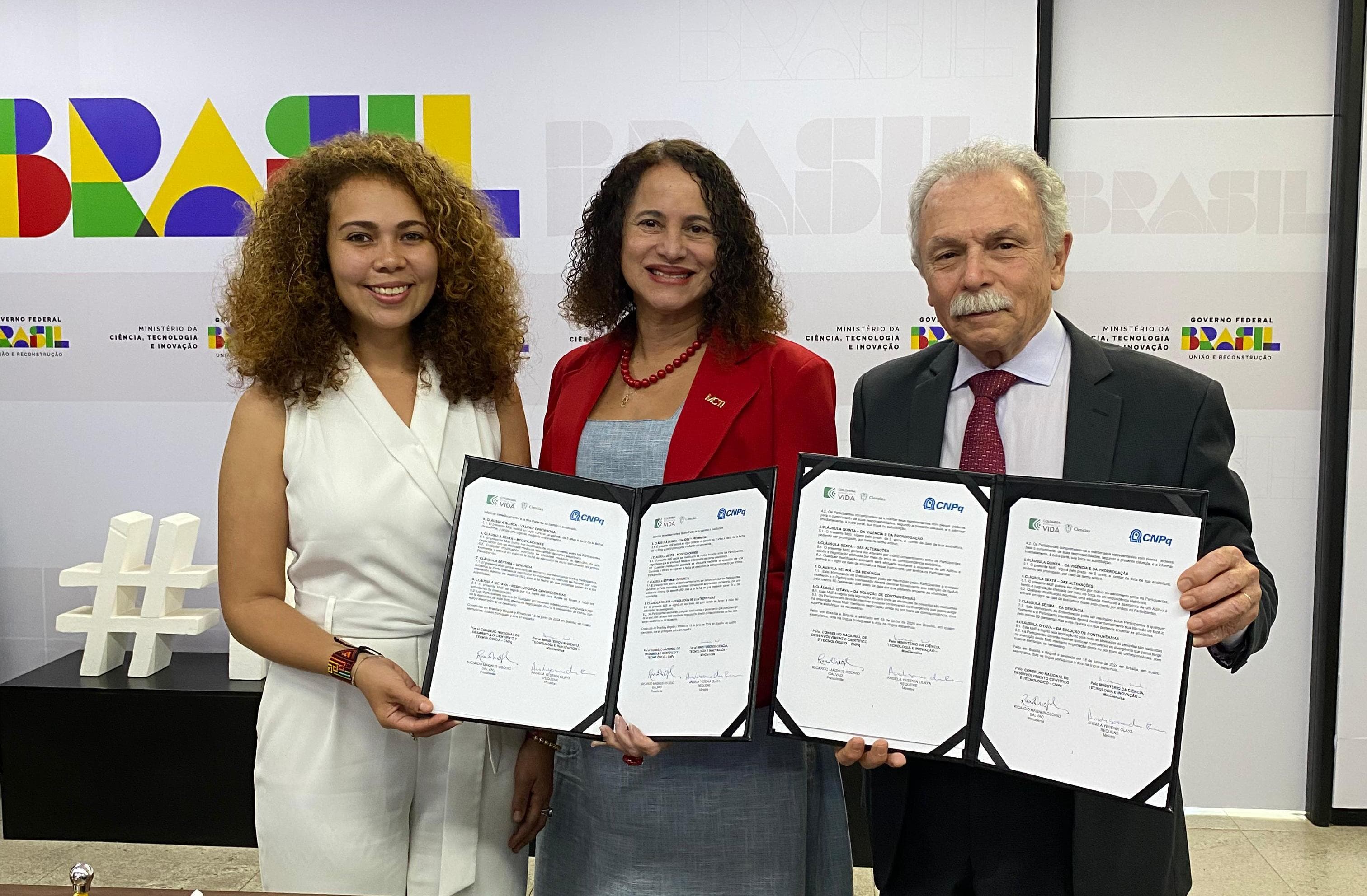 Ministra de Ciencias Yesenia Olaya en su visita a Brasil 