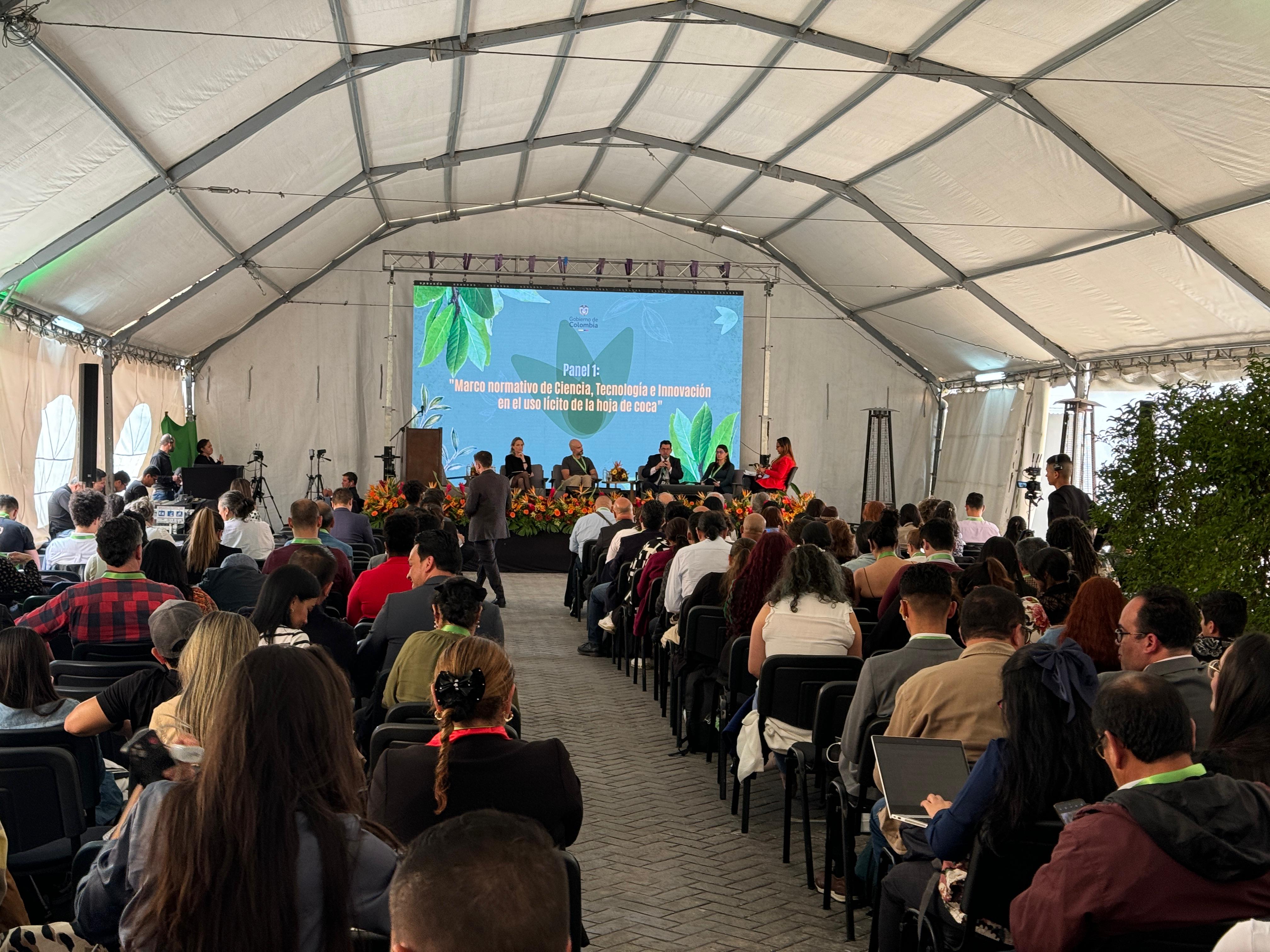 Ministra de Ciencia, Yesenia Olaya, lidera un nuevo camino para la hoja de coca