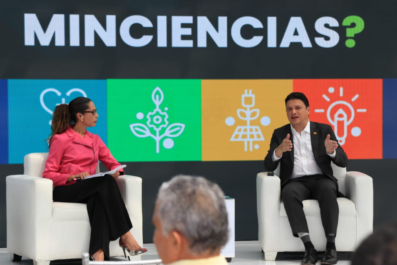 Durante la Audiencia de Rendición de cuentas, el ministro destacó las inversiones realizadas para potencializar el conocimiento científico en el territorio nacional, apoyo a la formación, al emprendimiento, entre otros.