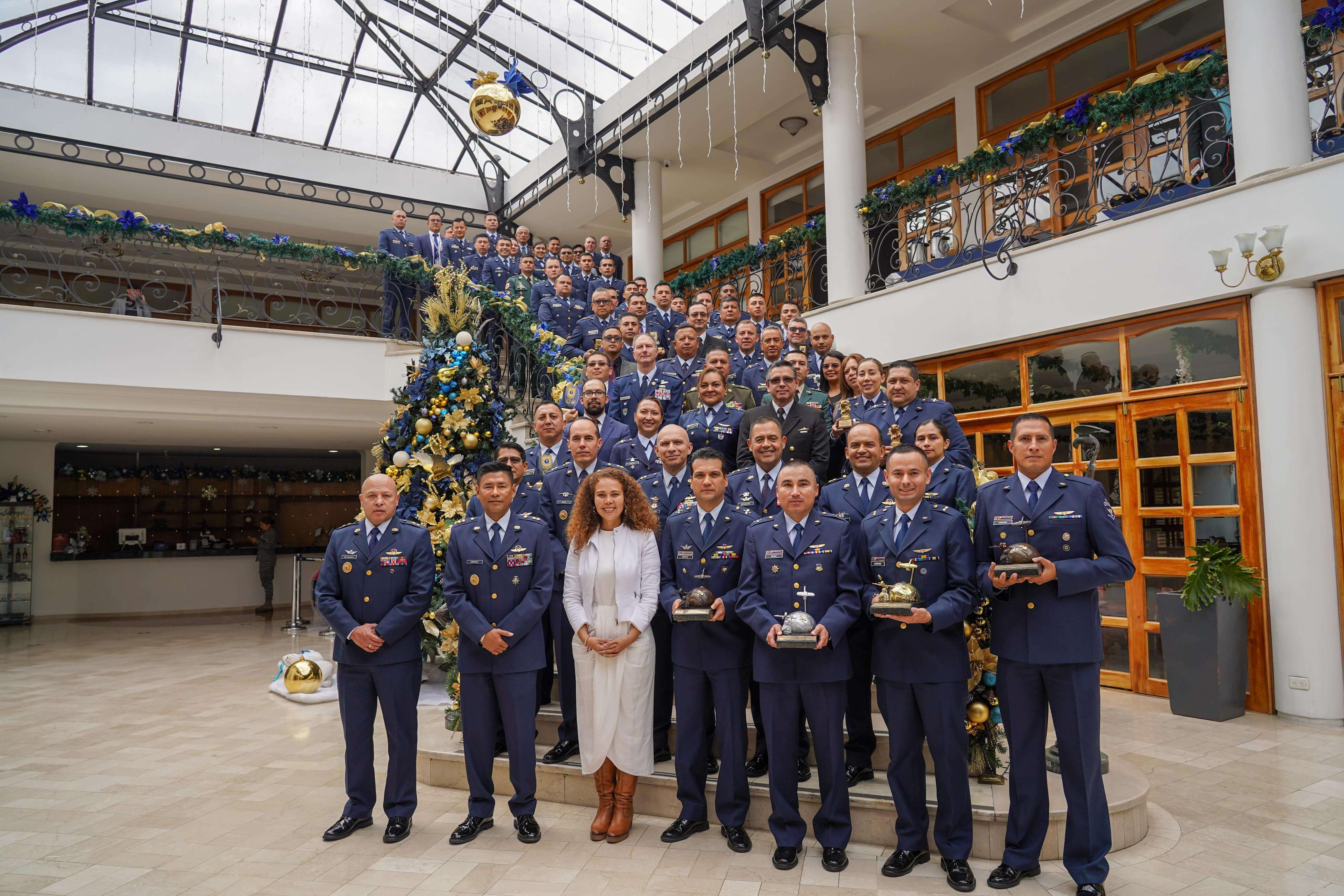 Ministra celebra avance científico y tecnológico de la Fuerza Aeroespacial Colombiana