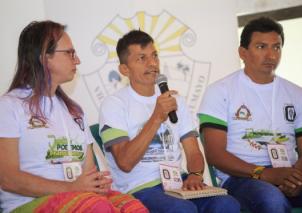 Brigitte Baptiste, directora del Instituto Humboldt, junto a Bernardo Caguasango y Andrés López, expedicionarios / Colciencias - Lina Botero