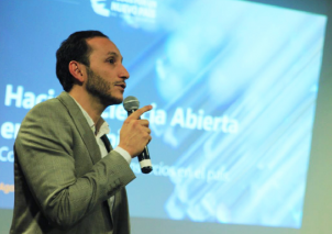 Alejandro Olaya dio apertura al evento con la conferencia: Hacia una Ciencia Abierta en Colombia