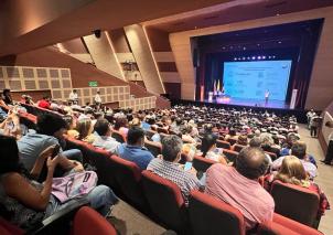 Durante su estancia en la Universidad del Atlántico de Barranquilla, el ministro  Arturo Luna conversó sobre la política económica y social para el desarrollo  científico desde los territorios. 