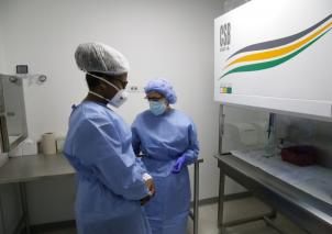  Este laboratorio tiene capacidad para procesar diariamente 1.000 pruebas PCR para la identificación del virus SARS-CoV-2.