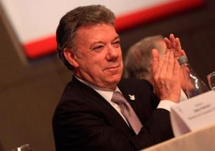 Presidente Santos anuncia condonación adicional para becarios más afectados por la devaluación del peso