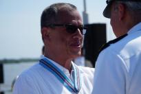  El presidente de la República, Iván Duque Márquez, condecoró con la Medalla fe en la Causa de la Armada Nacional al primer director de Colciencias Capitán Alberto Ospina Taborda y al actual director, Diego Hernández Losada