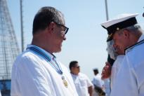  El presidente de la República, Iván Duque Márquez, condecoró con la Medalla fe en la Causa de la Armada Nacional al primer director de Colciencias Capitán Alberto Ospina Taborda y al actual director, Diego Hernández Losada