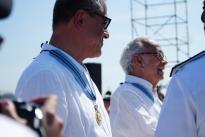  El presidente de la República, Iván Duque Márquez, condecoró con la Medalla fe en la Causa de la Armada Nacional al primer director de Colciencias Capitán Alberto Ospina Taborda y al actual director, Diego Hernández Losada