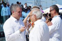  El presidente de la República, Iván Duque Márquez, condecoró con la Medalla fe en la Causa de la Armada Nacional al primer director de Colciencias Capitán Alberto Ospina Taborda y al actual director, Diego Hernández Losada