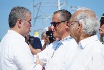  El presidente de la República, Iván Duque Márquez, condecoró con la Medalla fe en la Causa de la Armada Nacional al primer director de Colciencias Capitán Alberto Ospina Taborda y al actual director, Diego Hernández Losada