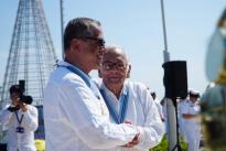  El presidente de la República, Iván Duque Márquez, condecoró con la Medalla fe en la Causa de la Armada Nacional al primer director de Colciencias Capitán Alberto Ospina Taborda y al actual director, Diego Hernández Losada