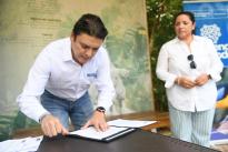 Durante su visita a San Andrés, Providencia y Santa Catalina, el ministro de Ciencia, Tecnología e Innovación, Tito José Crissien, entregó el reconocimiento al Jardín Botánico de la Universidad Nacional de Colombia