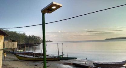 En El Charco, Nariño, habitantes gozan de electricidad por energía solar.