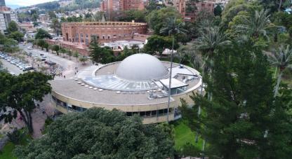 Foto exterior del planetario en Bogotá.