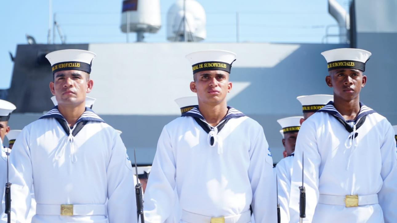 El presidente de la República, Iván Duque Márquez, condecoró con la Medalla fe en la Causa de la Armada Nacional al primer director de Colciencias Capitán Alberto Ospina Taborda y al actual director, Diego Hernández Losada. 